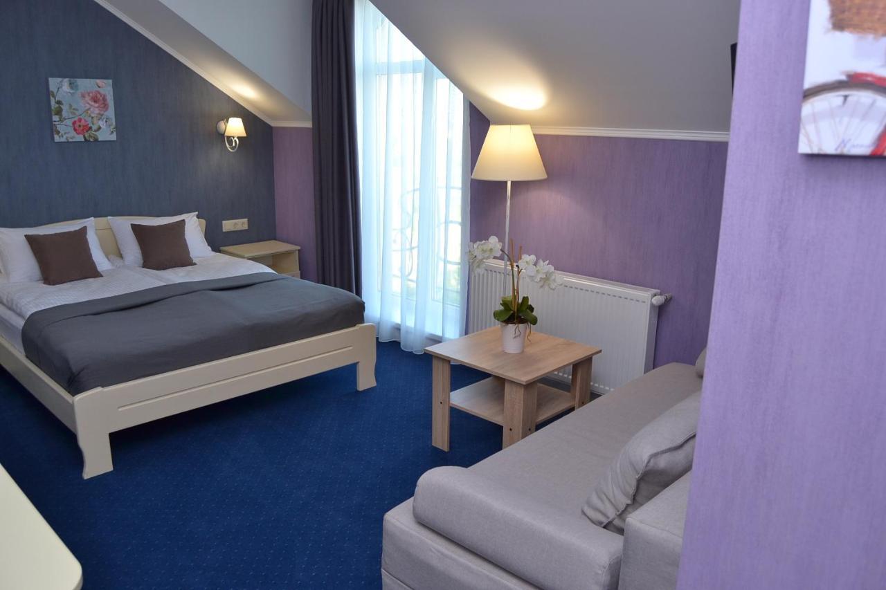 Hotel Ajur Одеса Екстериор снимка