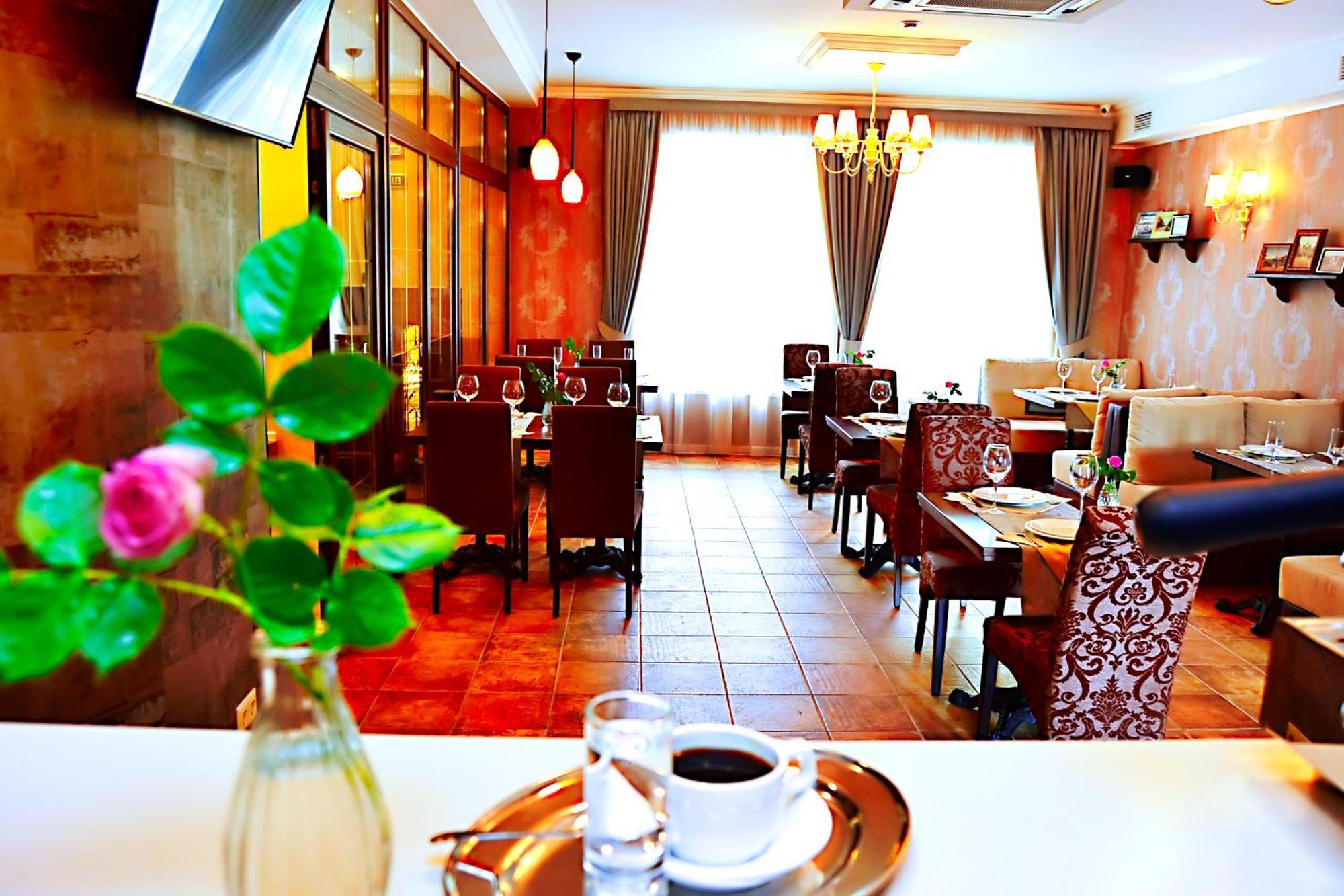 Hotel Ajur Одеса Екстериор снимка