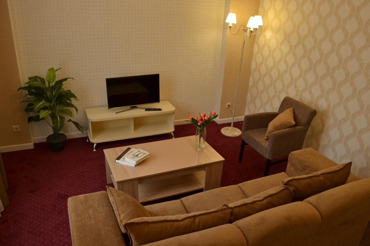Hotel Ajur Одеса Екстериор снимка
