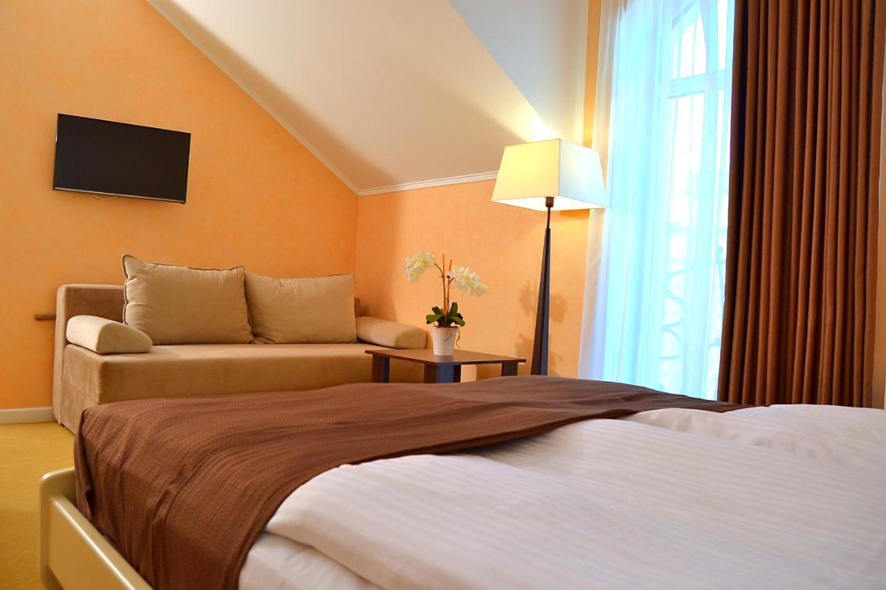 Hotel Ajur Одеса Екстериор снимка