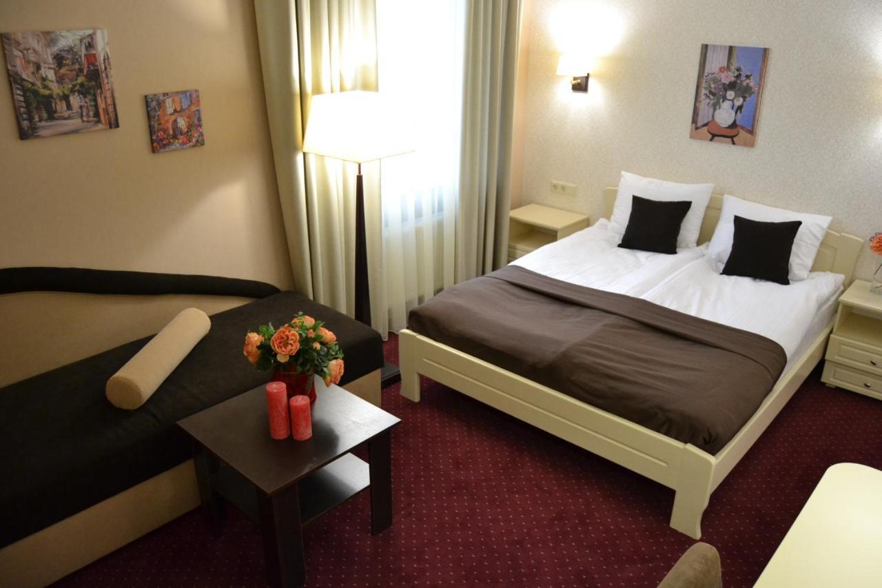 Hotel Ajur Одеса Екстериор снимка
