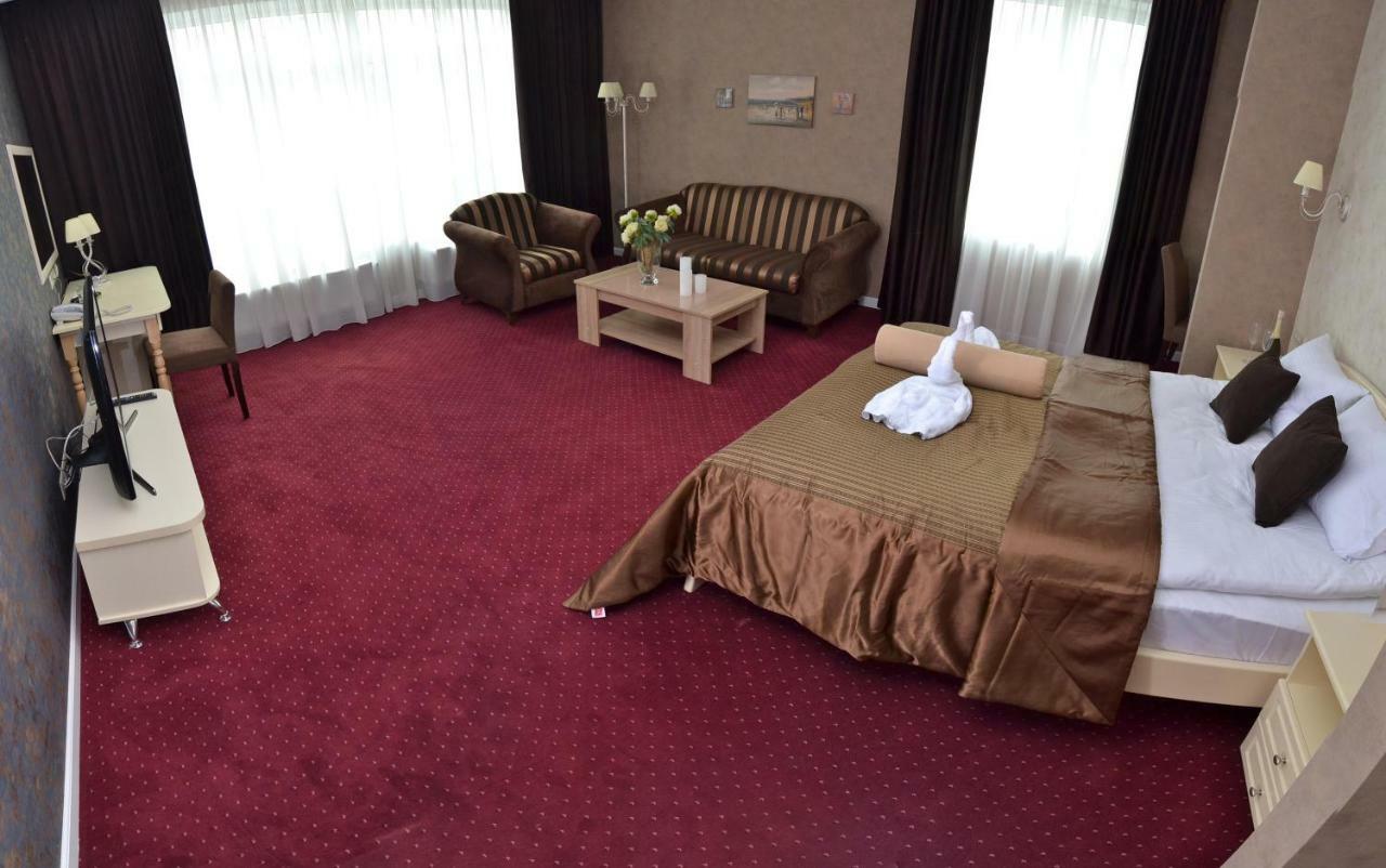 Hotel Ajur Одеса Екстериор снимка