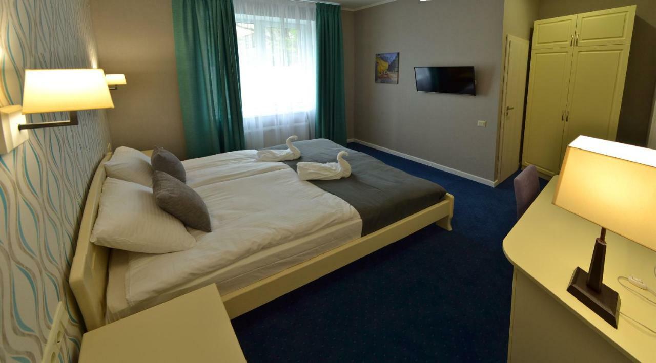 Hotel Ajur Одеса Екстериор снимка