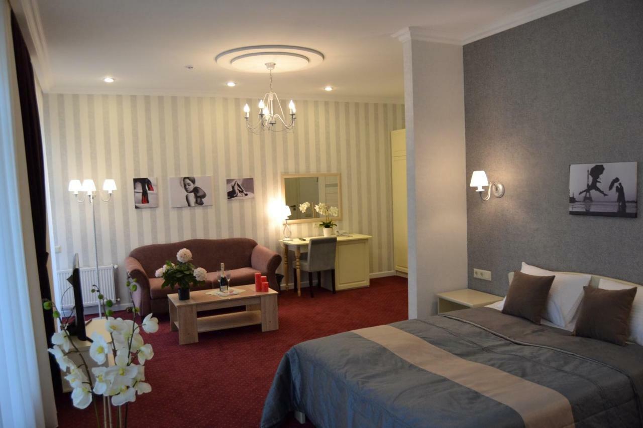 Hotel Ajur Одеса Екстериор снимка