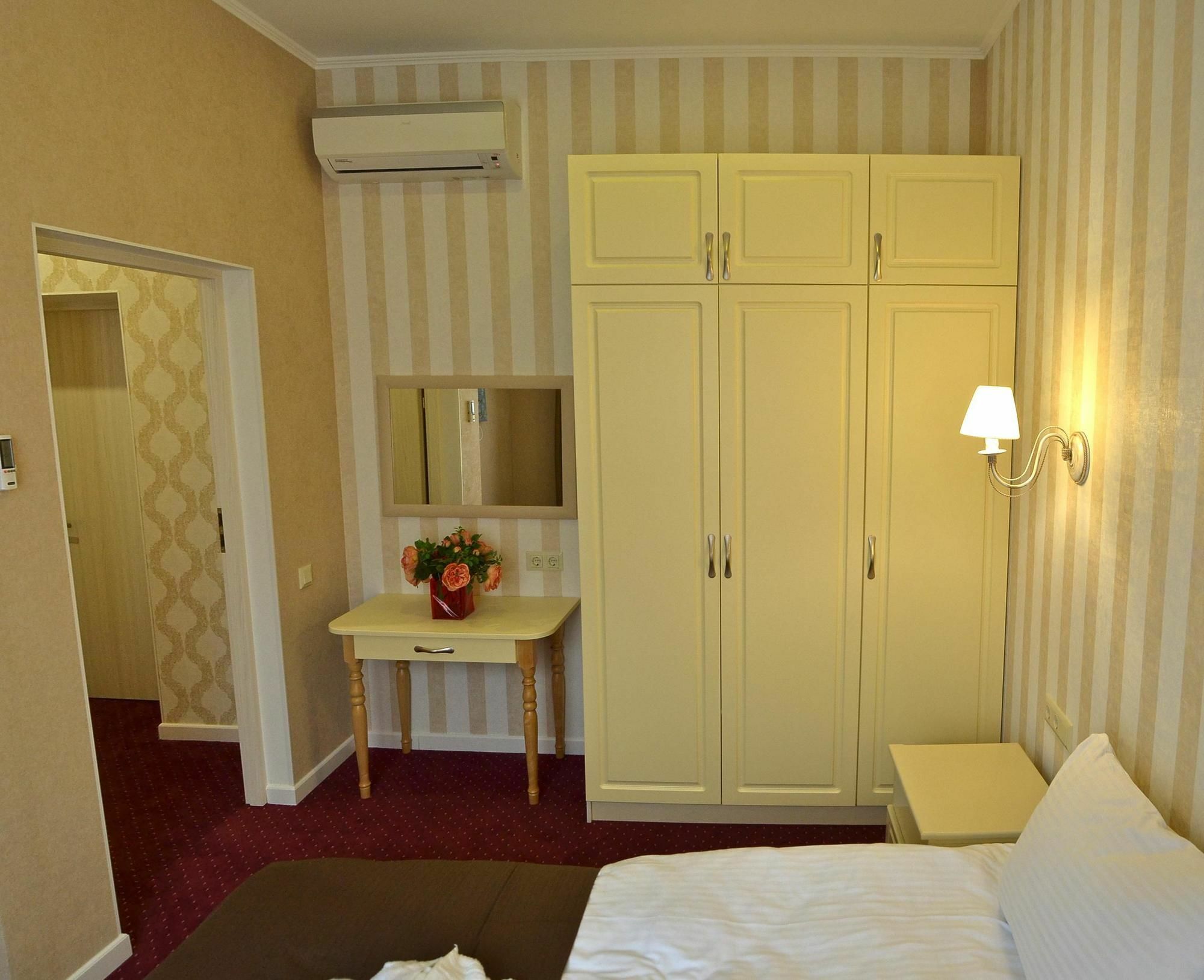 Hotel Ajur Одеса Екстериор снимка