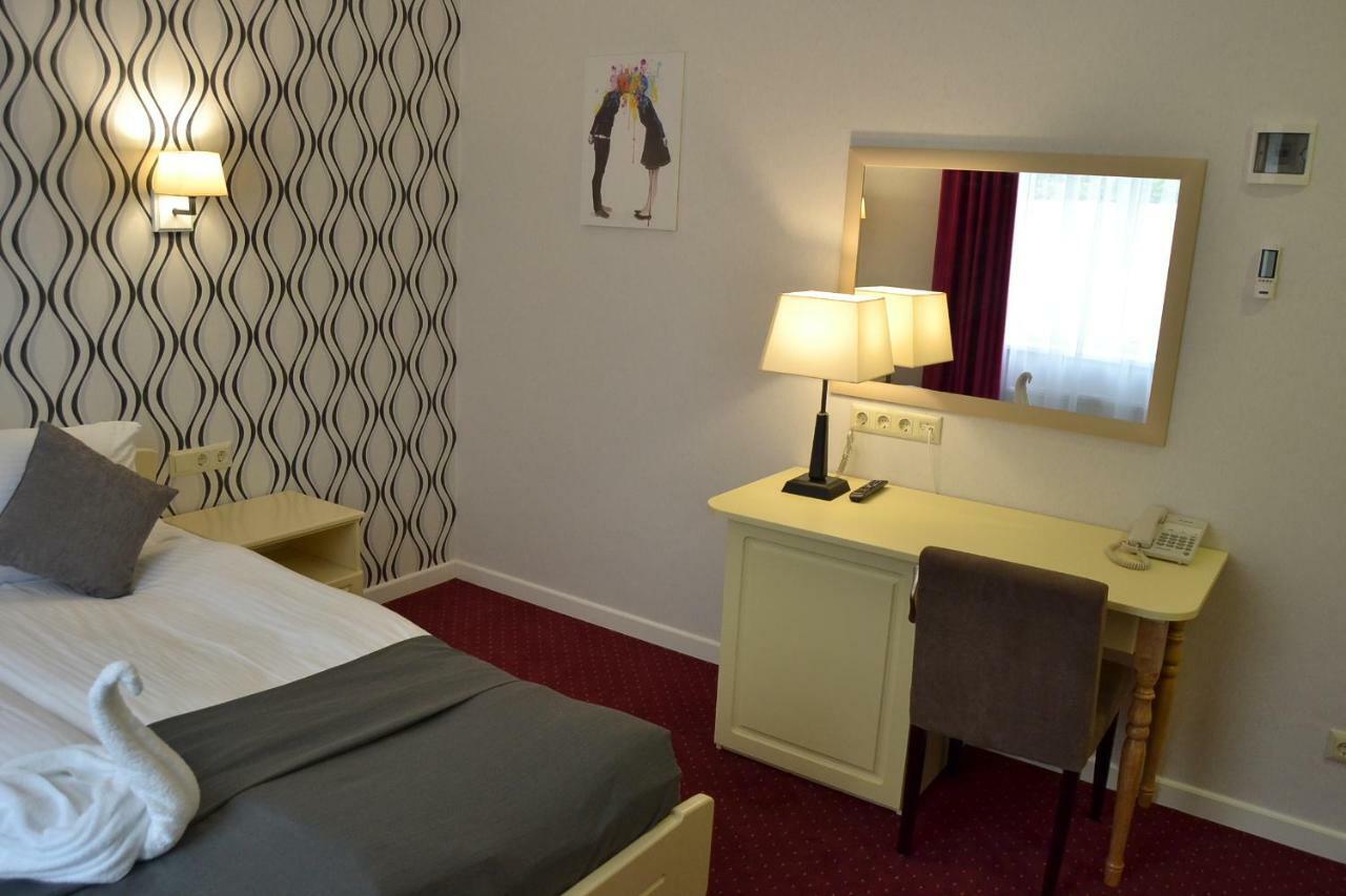 Hotel Ajur Одеса Екстериор снимка