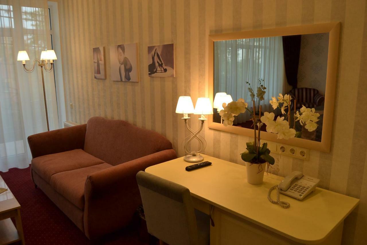Hotel Ajur Одеса Екстериор снимка