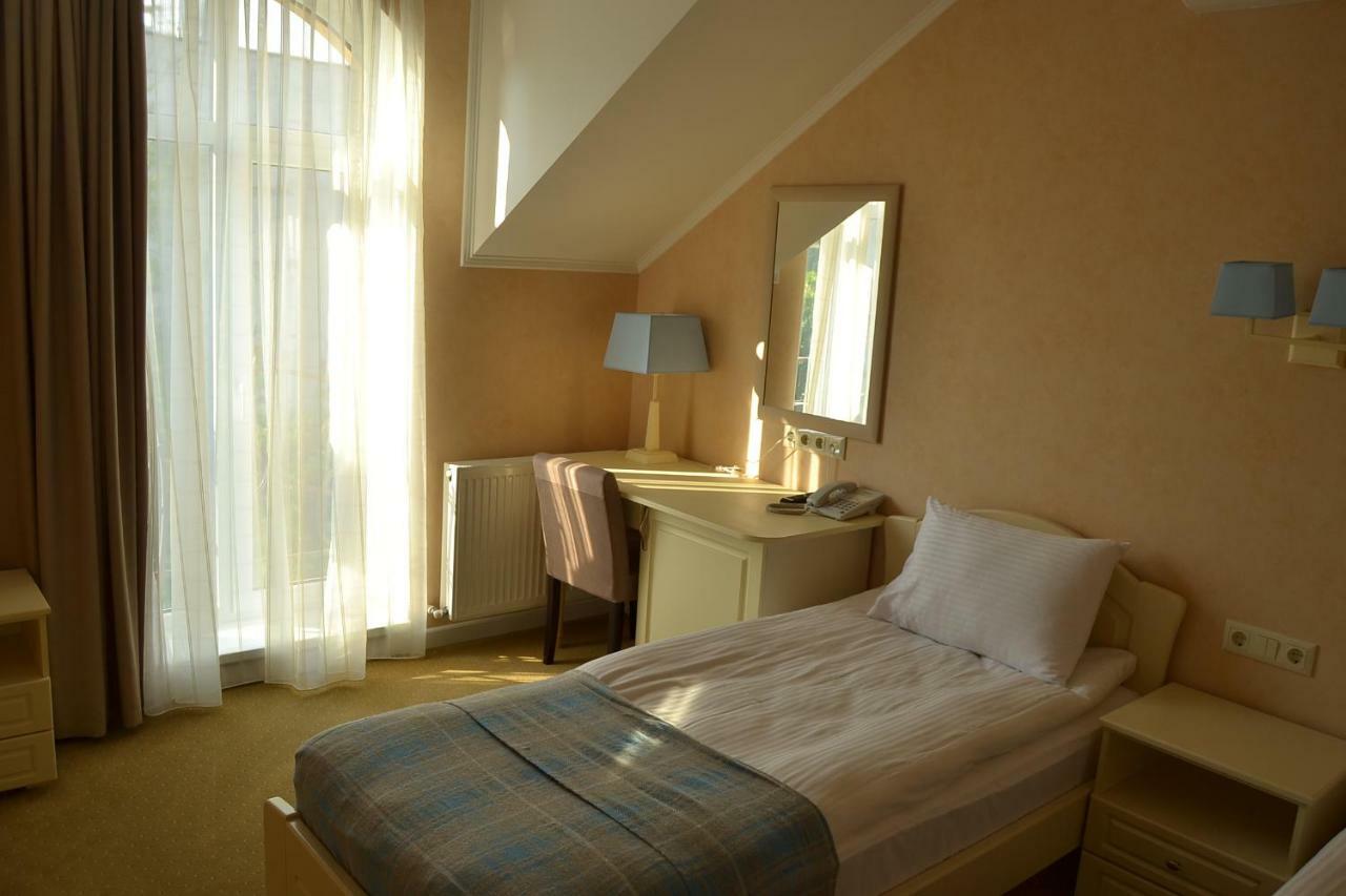 Hotel Ajur Одеса Екстериор снимка