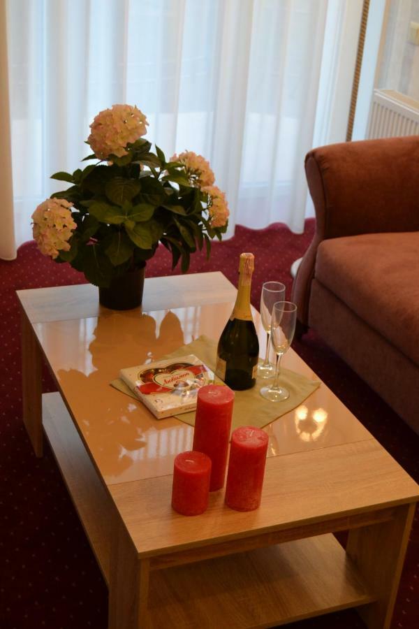 Hotel Ajur Одеса Екстериор снимка