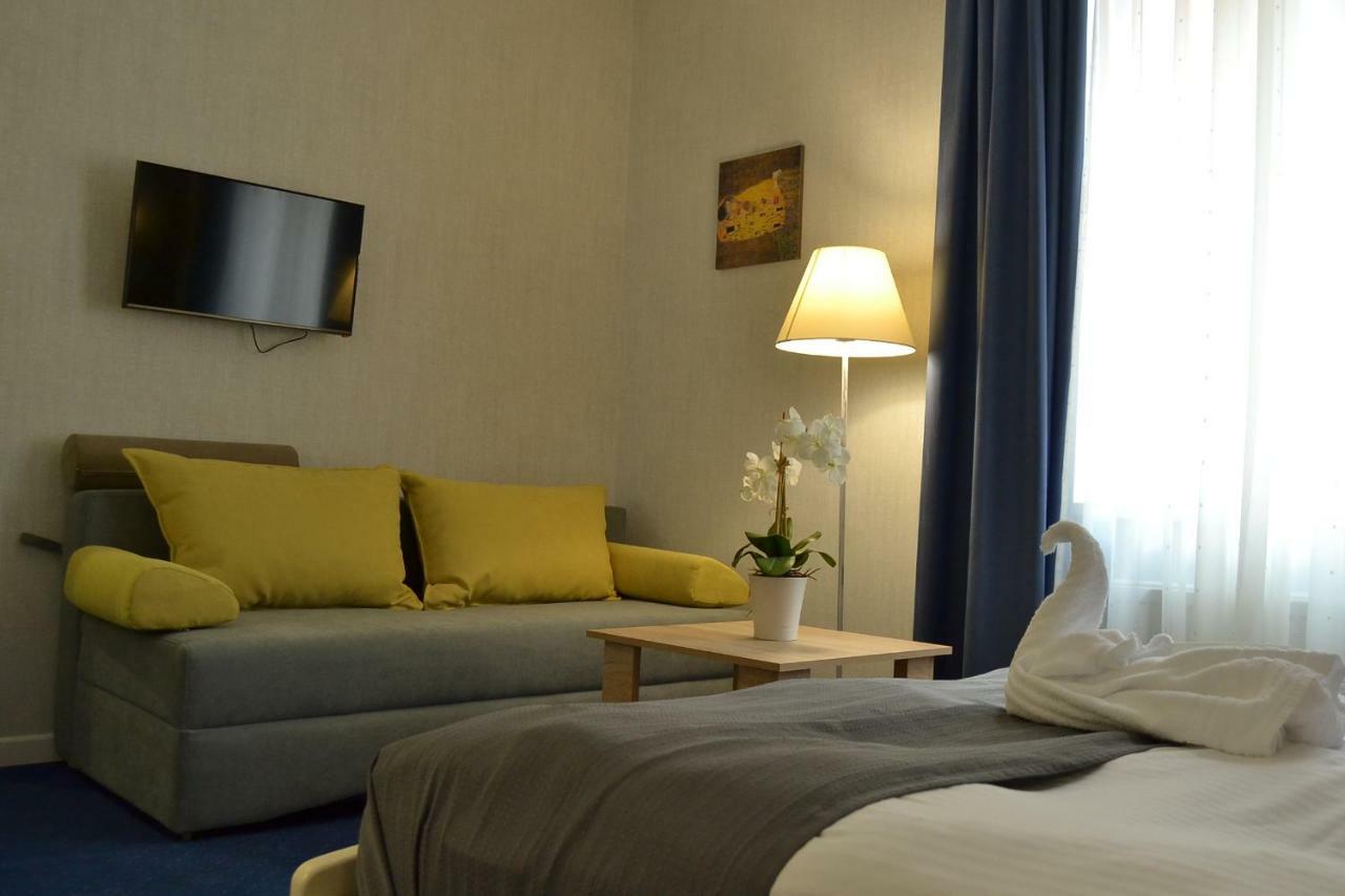 Hotel Ajur Одеса Екстериор снимка