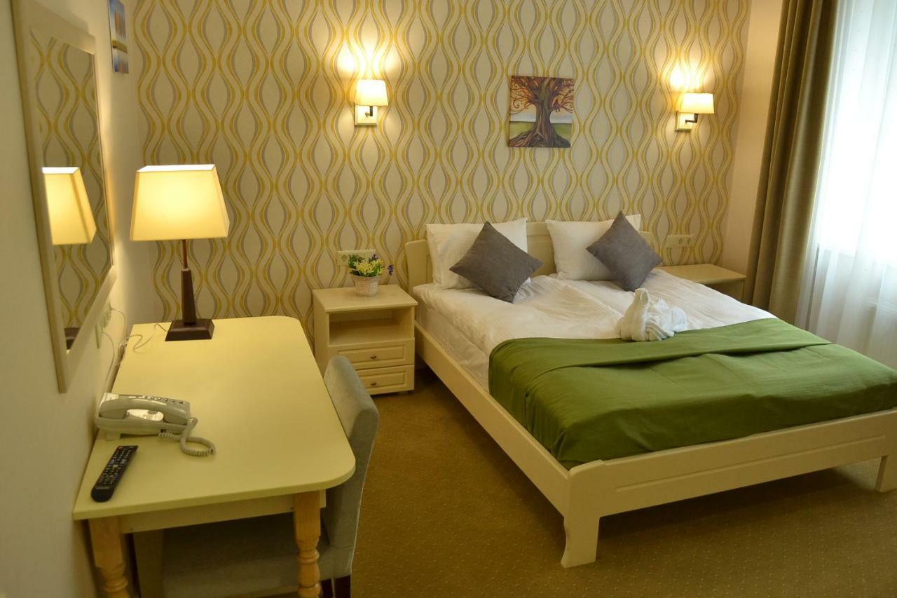 Hotel Ajur Одеса Екстериор снимка