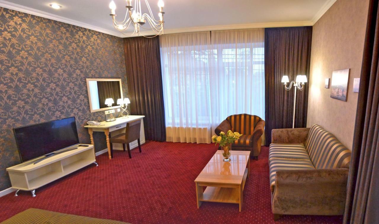 Hotel Ajur Одеса Екстериор снимка