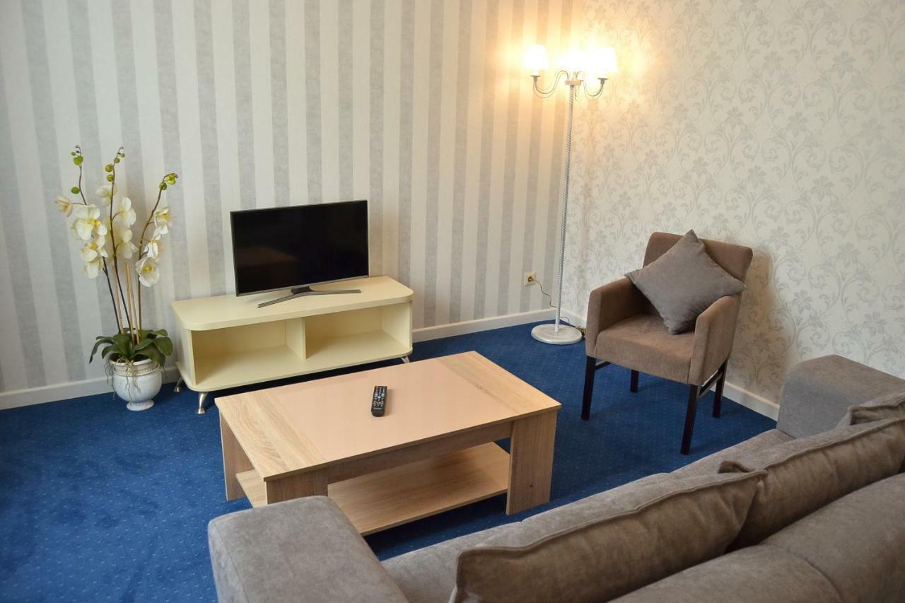 Hotel Ajur Одеса Екстериор снимка