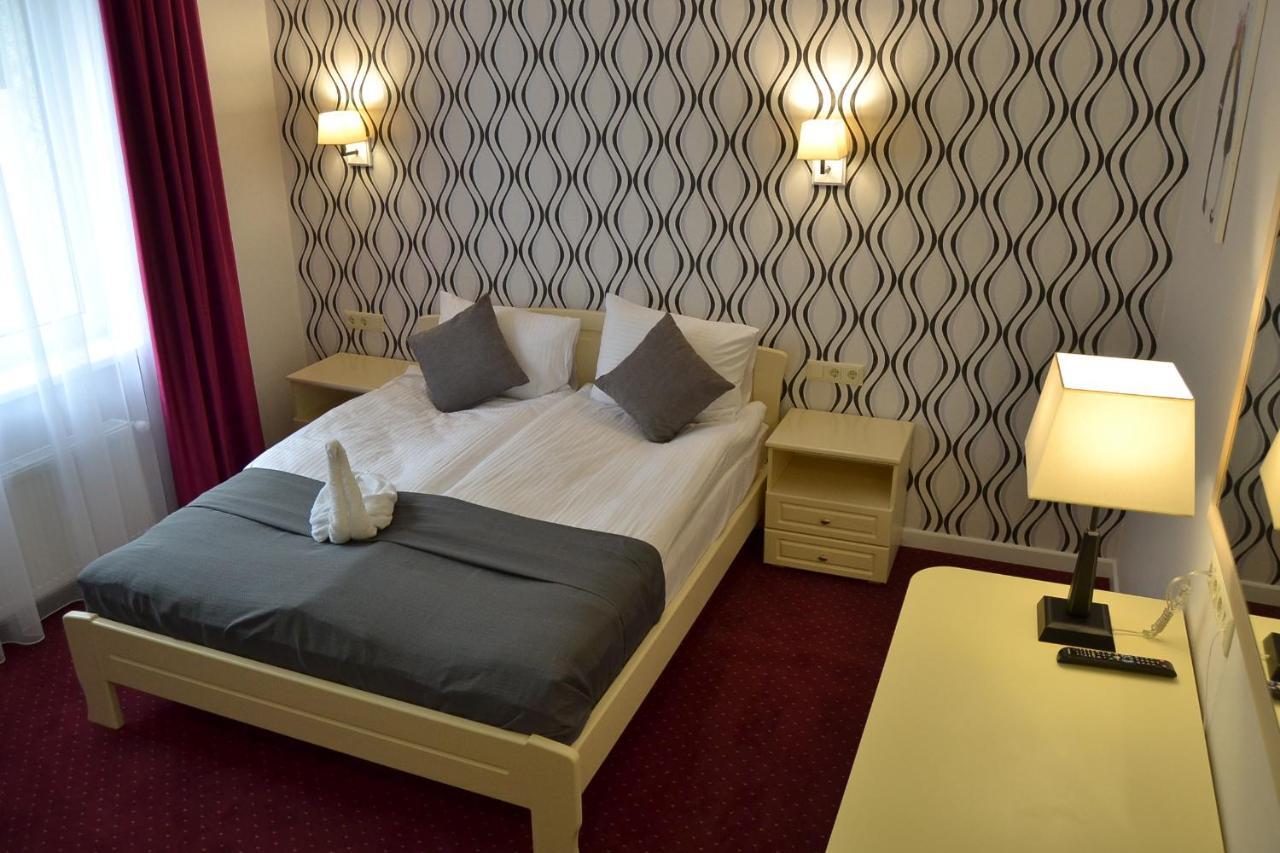 Hotel Ajur Одеса Екстериор снимка